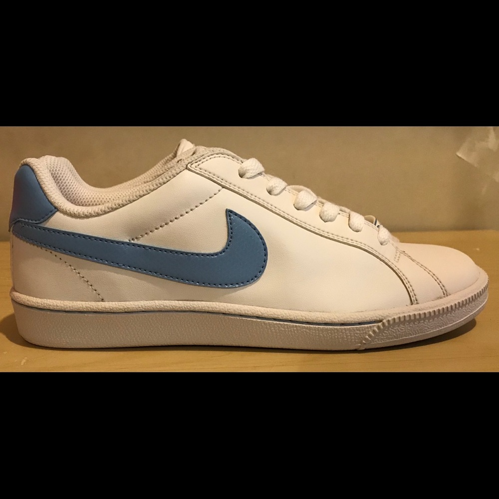 Nike women’s court royales